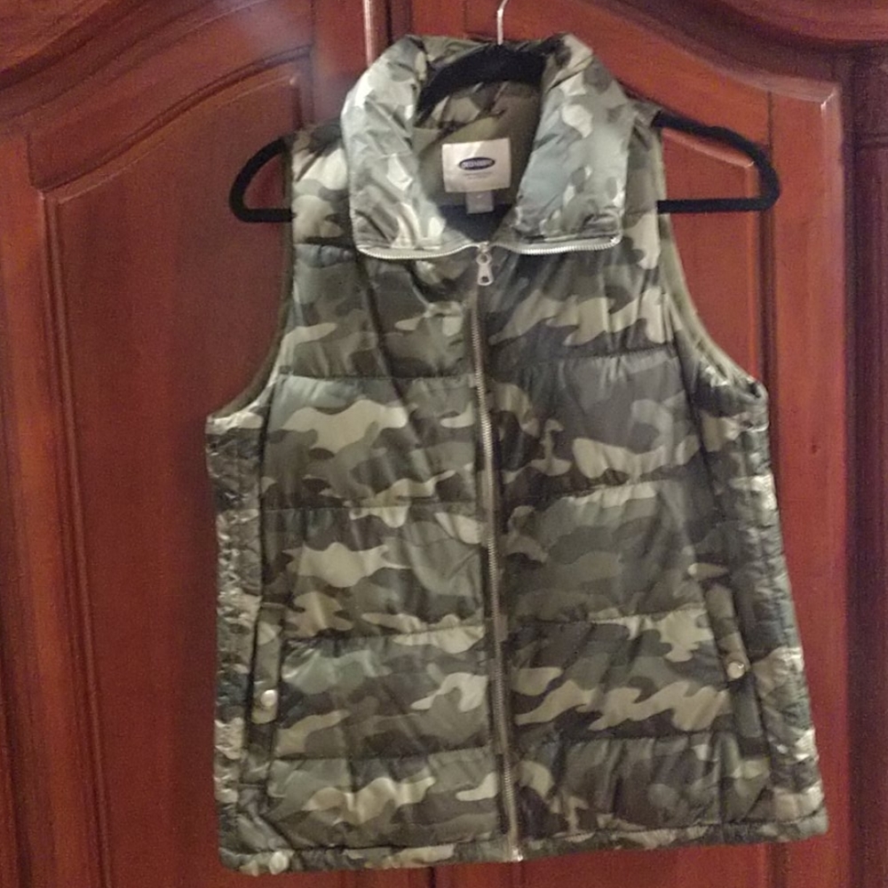 Old Navy Camo puffer vest